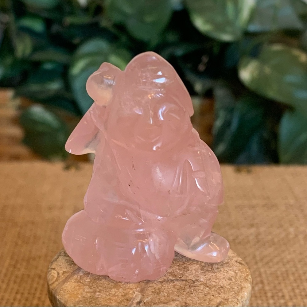 Fine VTG Antique Hand Carved Rose Quartz Daikokuten Seven Lucky Gods Figurine 2" - Picture 2 of 16